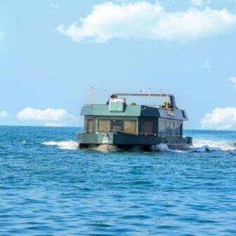 House Boat - Image 5