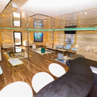 House Boat - Image 8