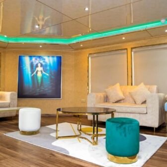 House Boat - Image 10